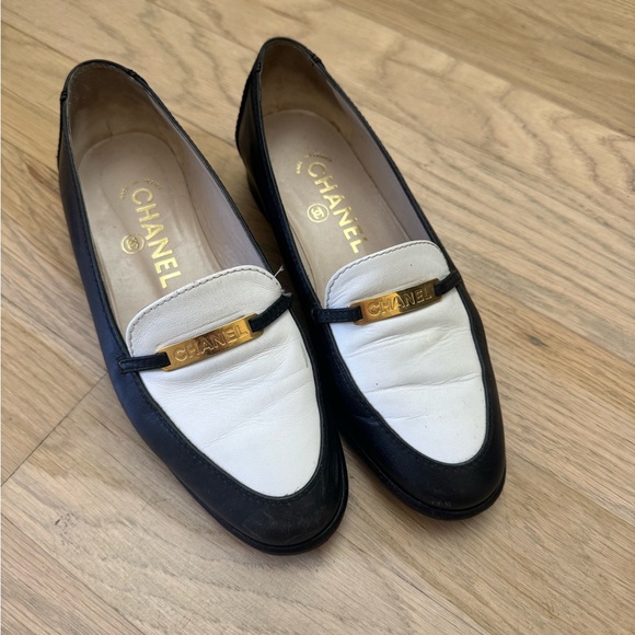 CHANEL Two-Tone Black and White Loafers with Gold Accent - Picture 2 of 4